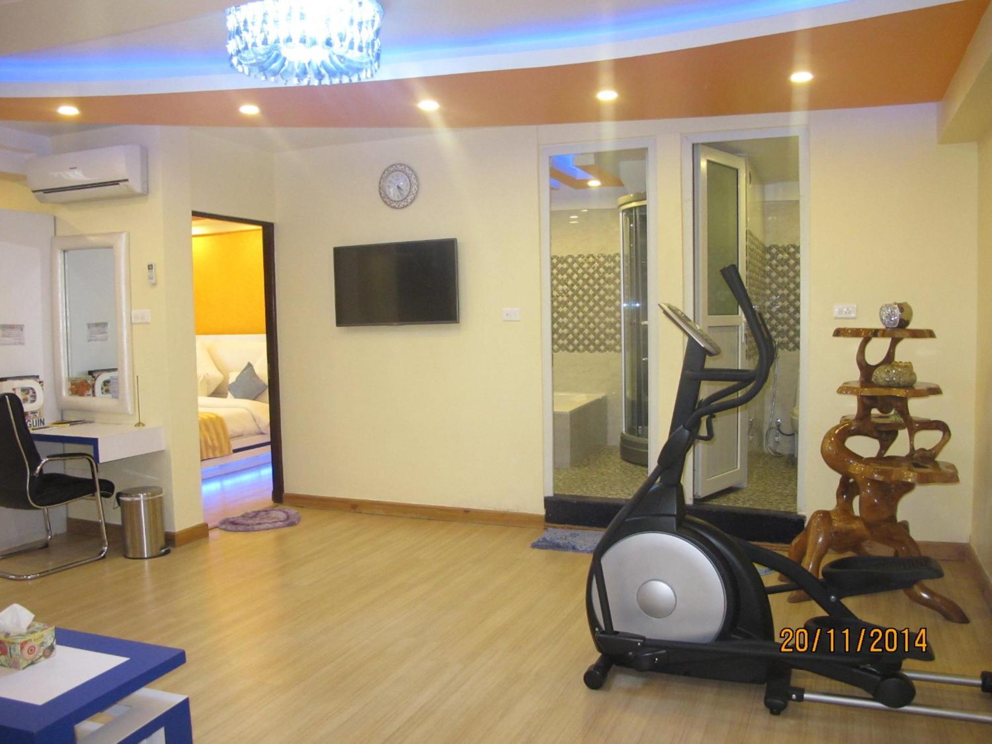 Royal Penguin Boutique Hotel & Spa Катманду Стая снимка