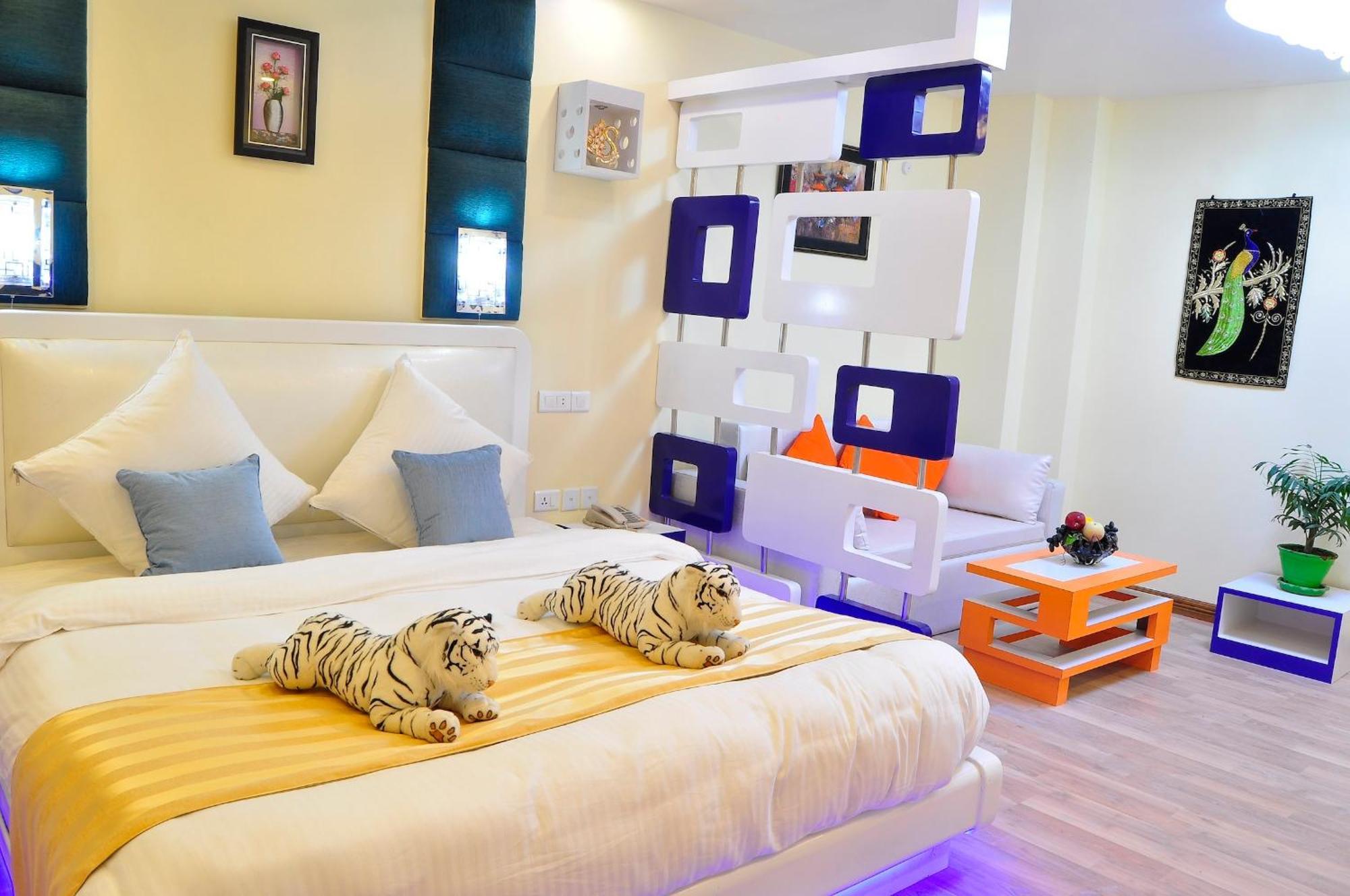 Royal Penguin Boutique Hotel & Spa Катманду Стая снимка