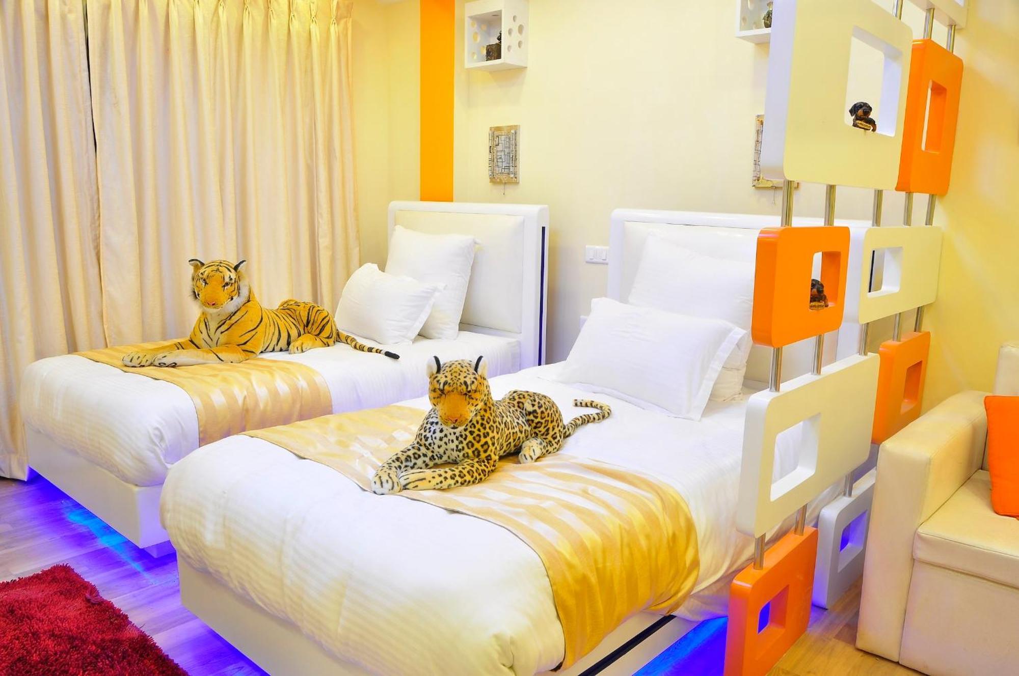 Royal Penguin Boutique Hotel & Spa Катманду Стая снимка