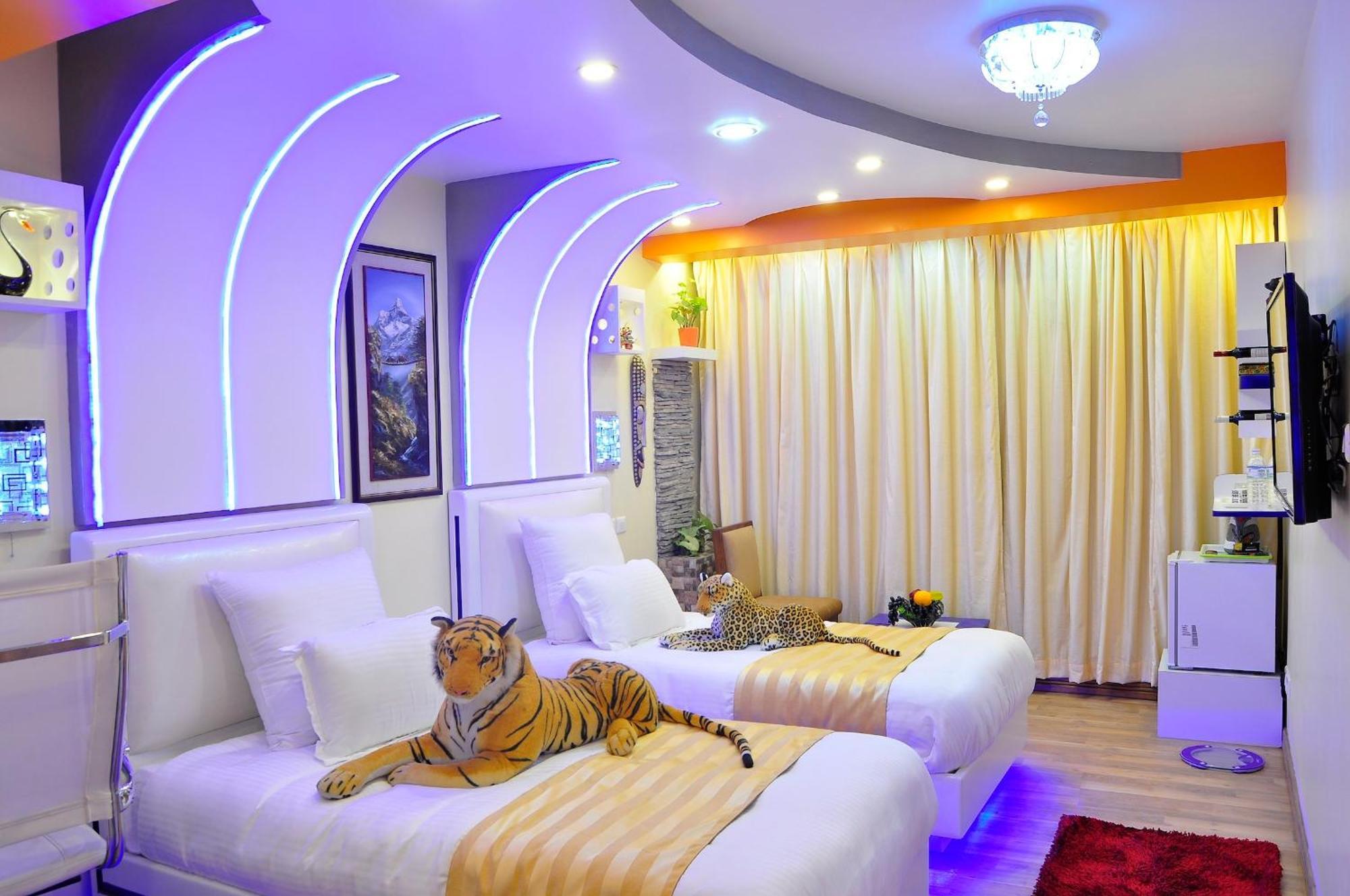 Royal Penguin Boutique Hotel & Spa Катманду Стая снимка