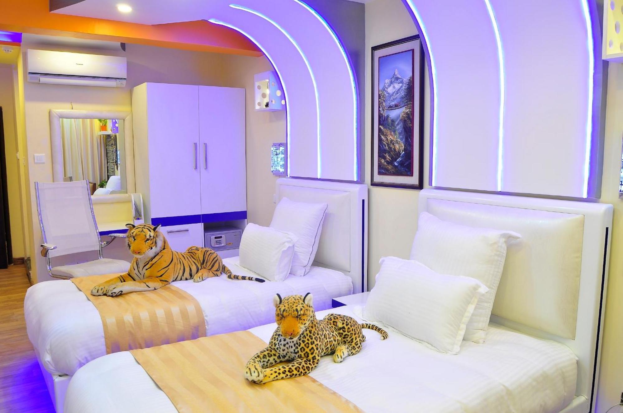 Royal Penguin Boutique Hotel & Spa Катманду Стая снимка