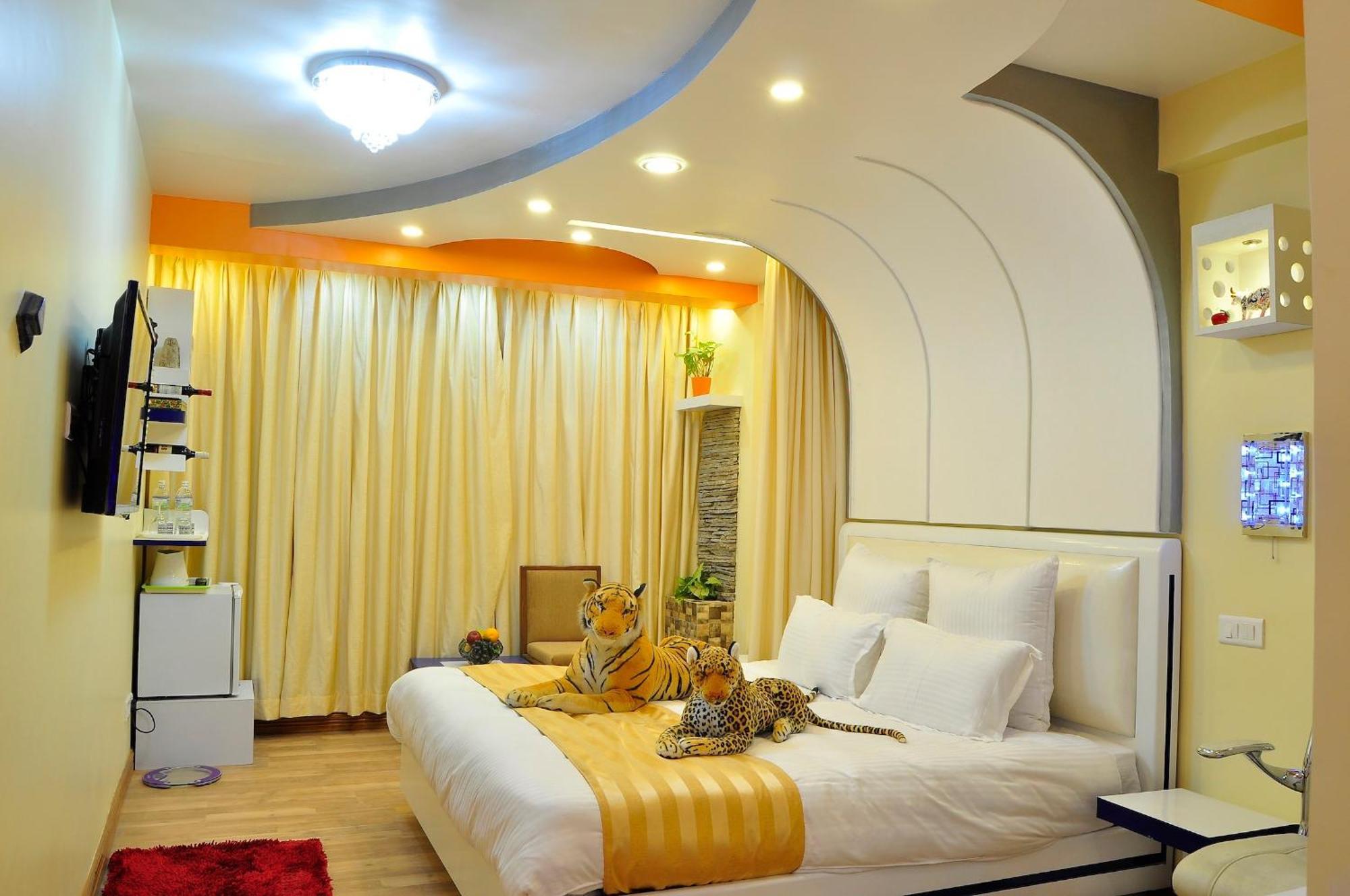 Royal Penguin Boutique Hotel & Spa Катманду Стая снимка