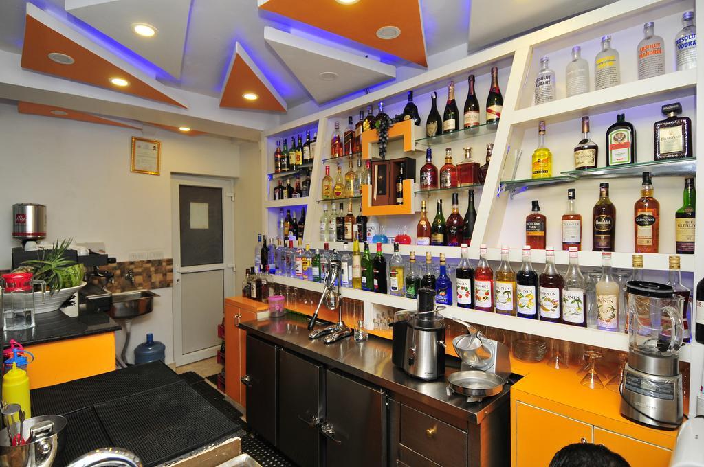 Royal Penguin Boutique Hotel & Spa Катманду Екстериор снимка
