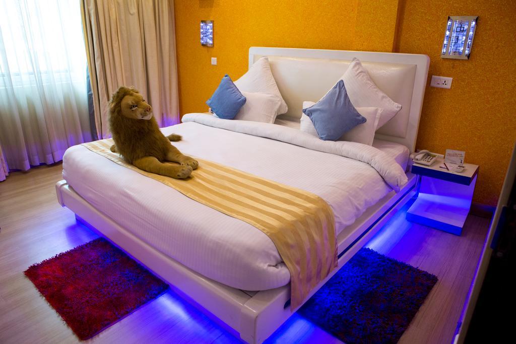 Royal Penguin Boutique Hotel & Spa Катманду Екстериор снимка